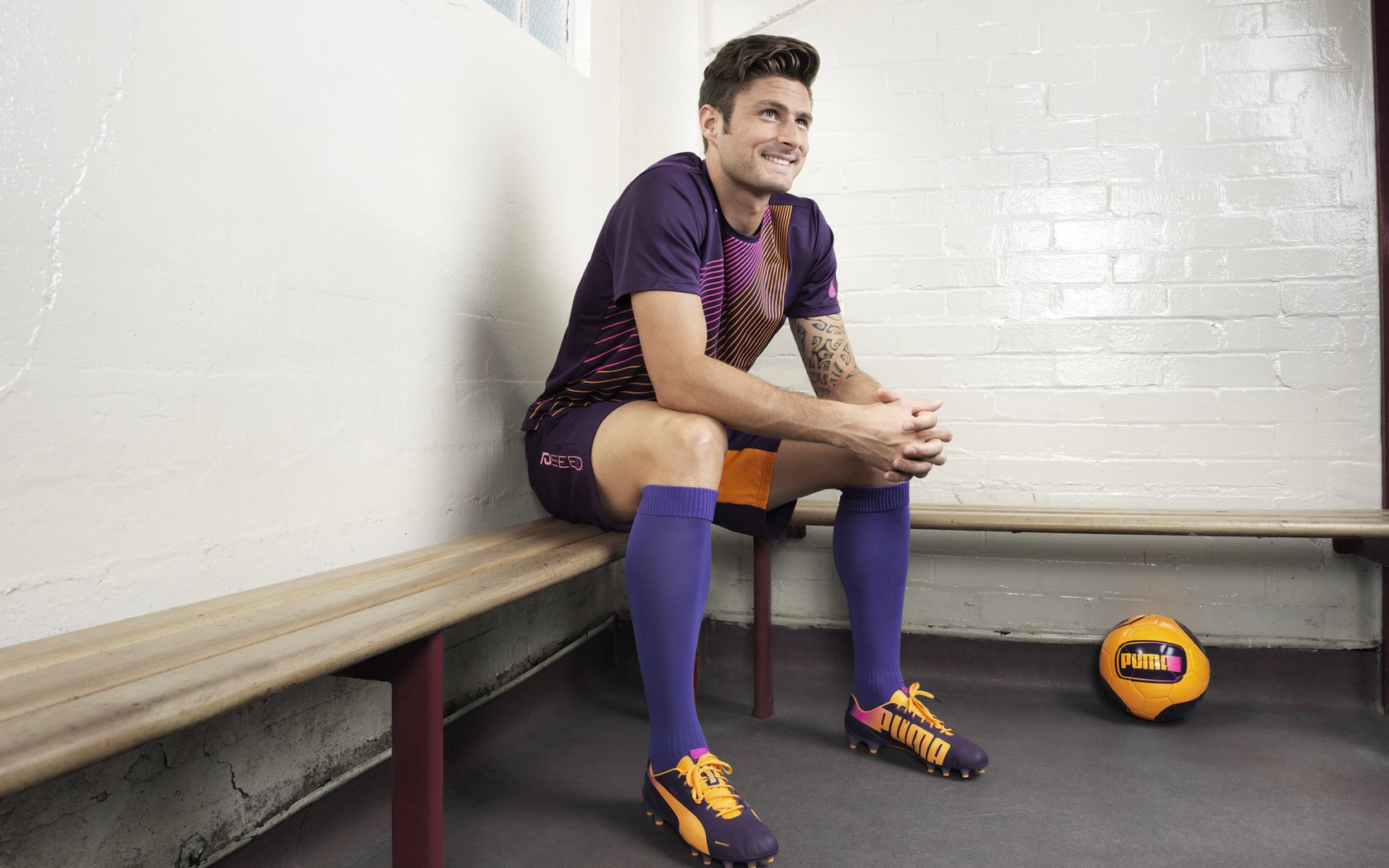 Leyu体育APP-世乒赛首回合激情夜！德布劳内里突外投，圣安东尼奥马刺大胜北京首钢